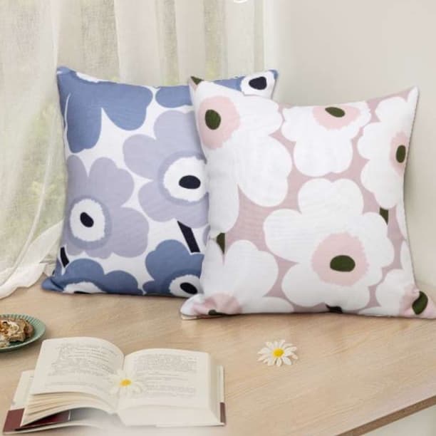 クッションカバー 花咲くリビングのくつろぎクッション