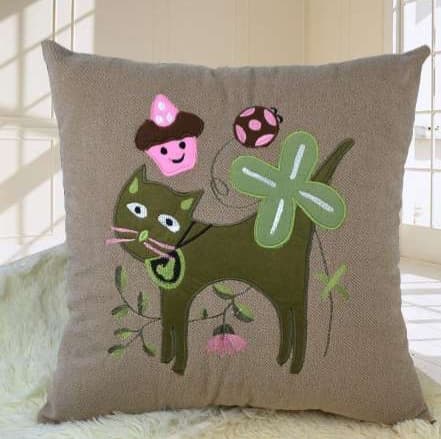 童話の世界 刺繍クッションカバー