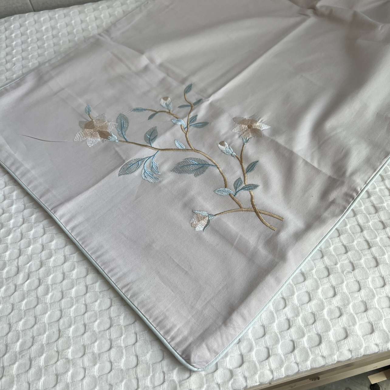優雅な花枝刺繍クッションカバー