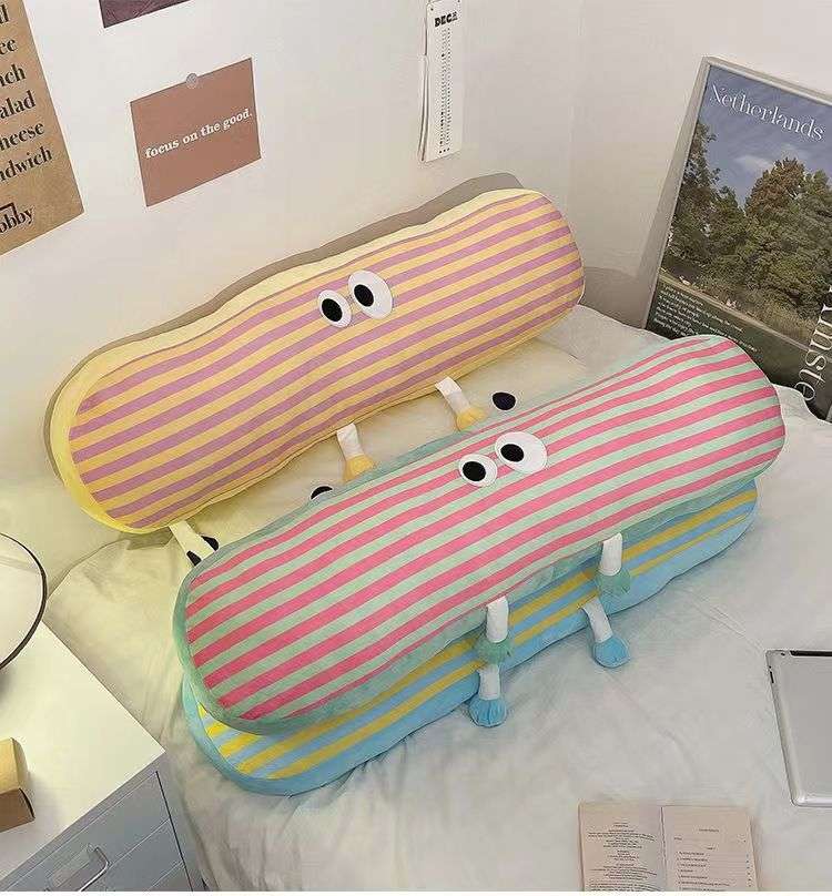 クッションカバー 面白目玉付き細長クッション