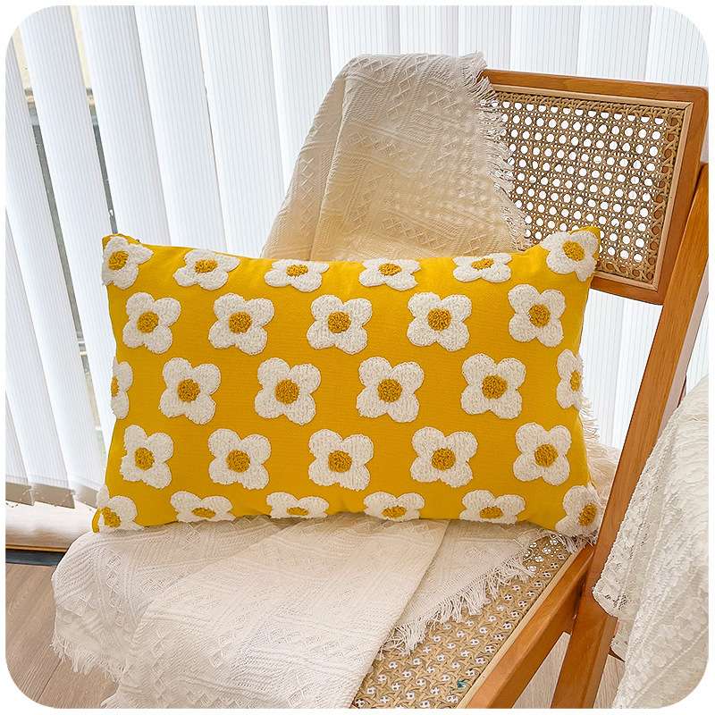 花柄モチーフの刺繍クッションカバー