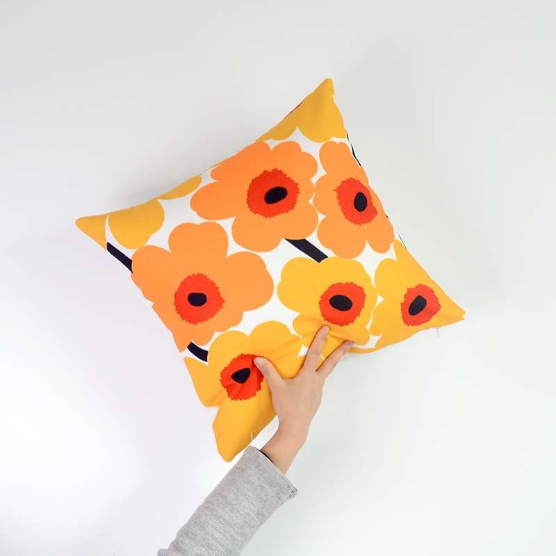 クッションカバー 花咲くリビングのくつろぎクッション