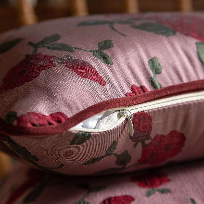 美しいバラ模様のクッションカバー