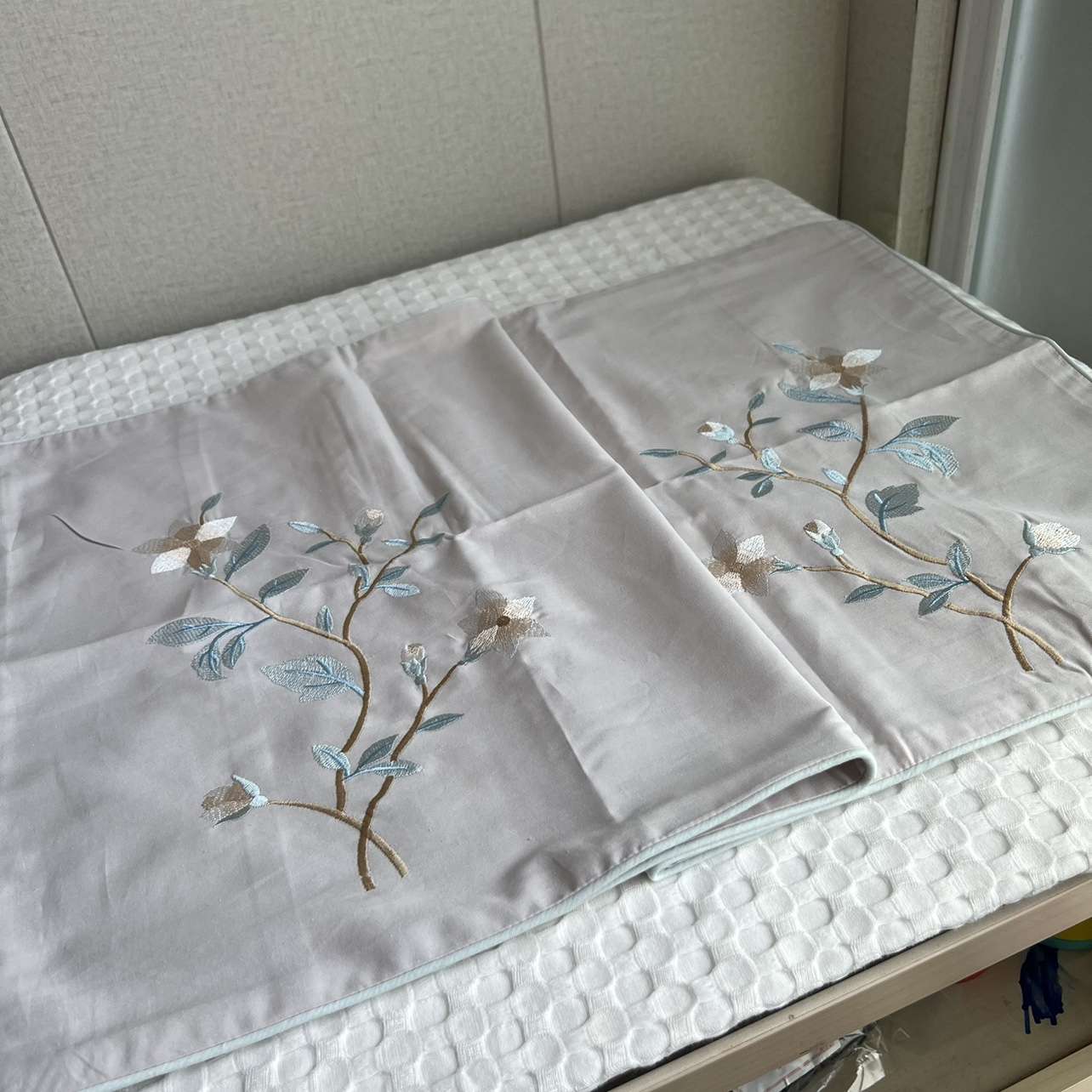 優雅な花枝刺繍クッションカバー