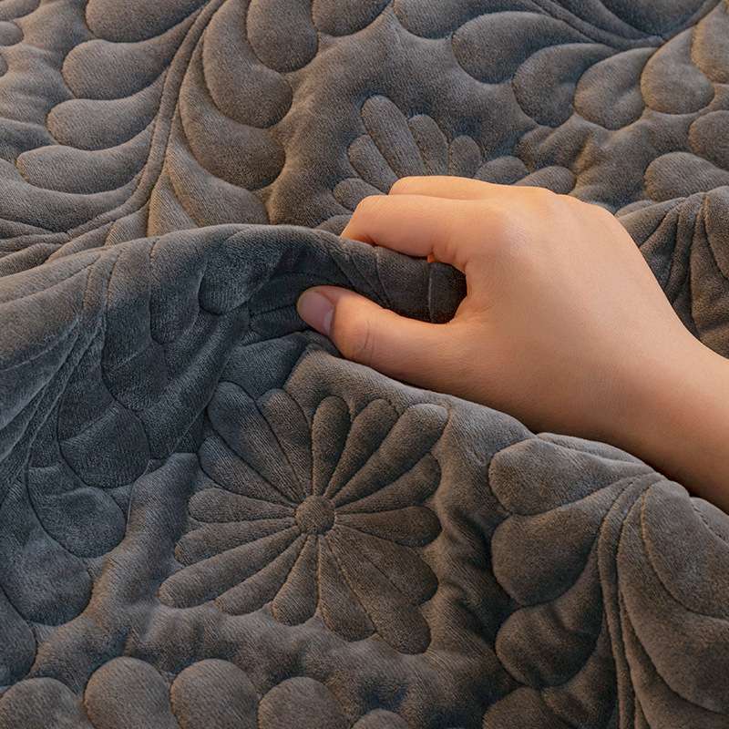 花模様が浮き出る高級クッションカバー