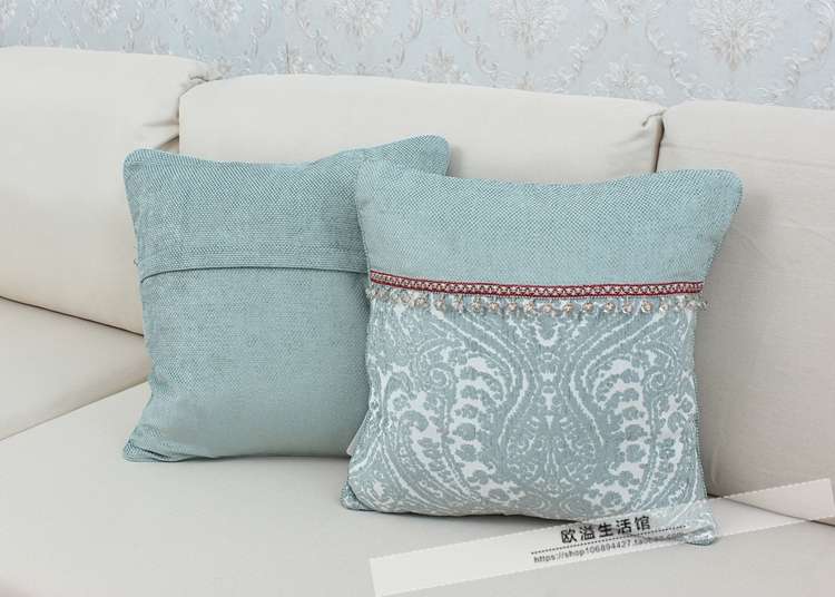  ペイズリー柄刺繍入り優雅なクッションカバー